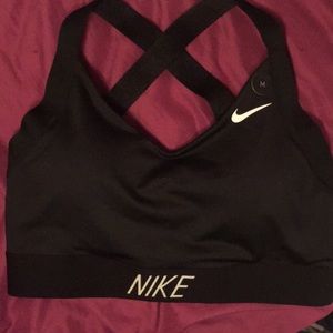 Nike sports bra *BRAND NEW* new crossback design